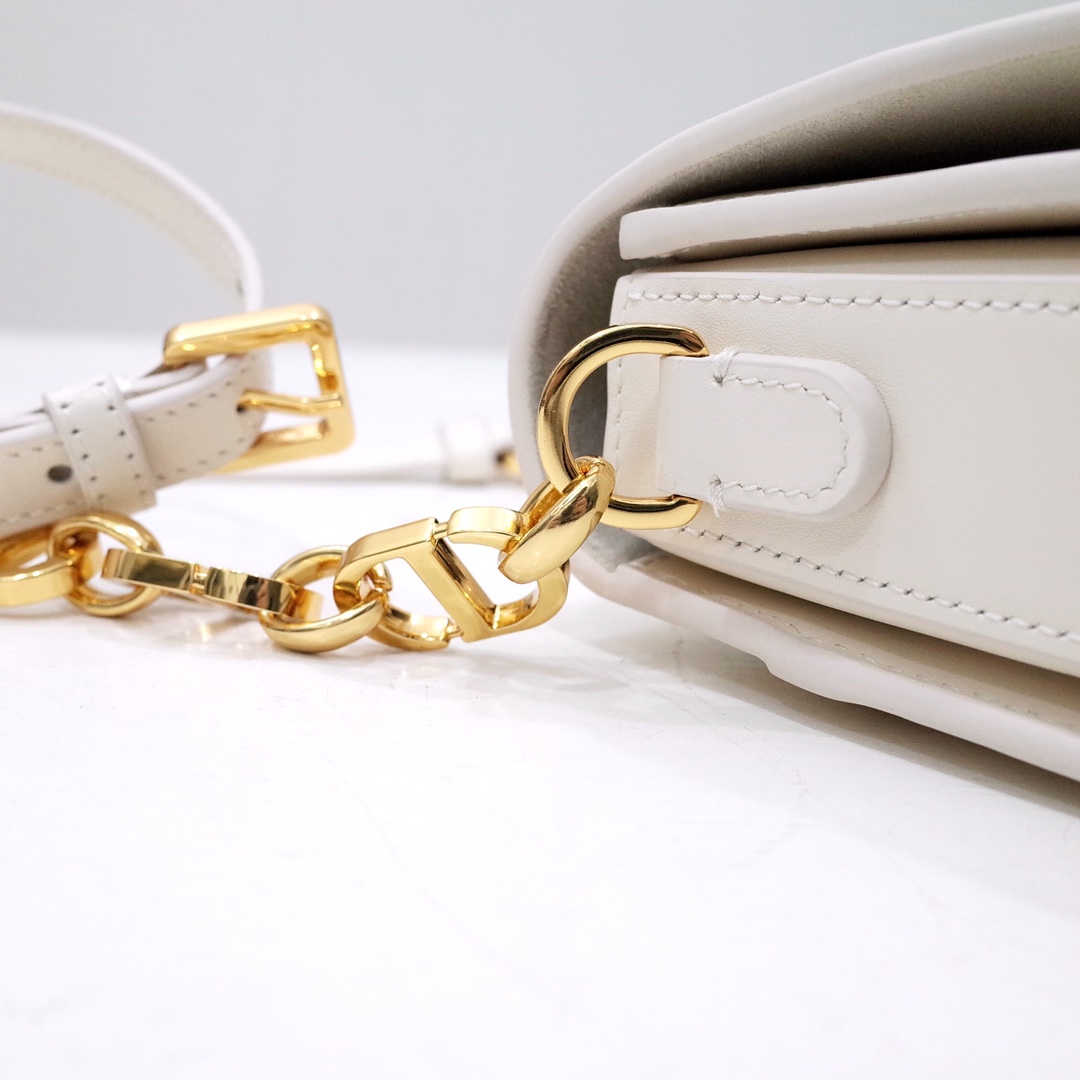 30 Montaigne Avenue Bag White Box Calfskin